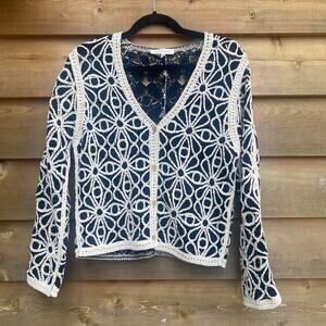 Solitaire black and white daisy crocheted cardigan